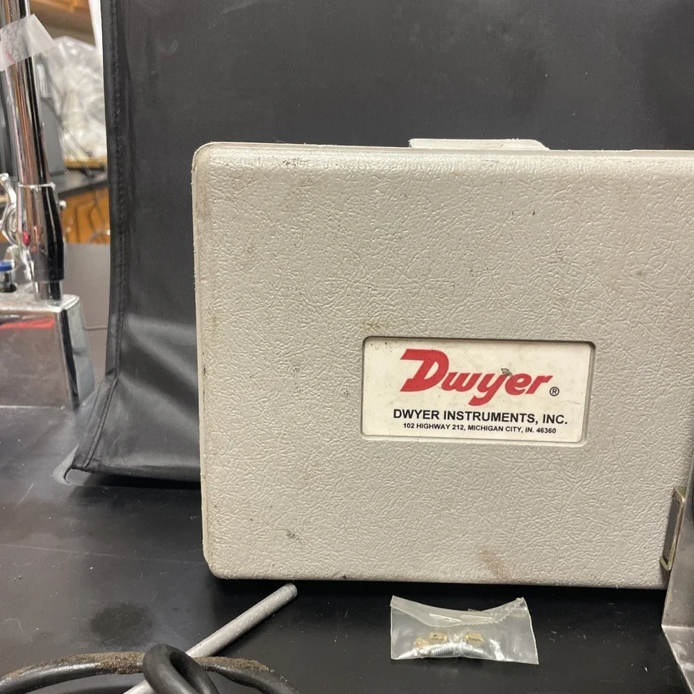Dwyer 2030 Magnehelic Differential Pressure Gauge‎ (0-30